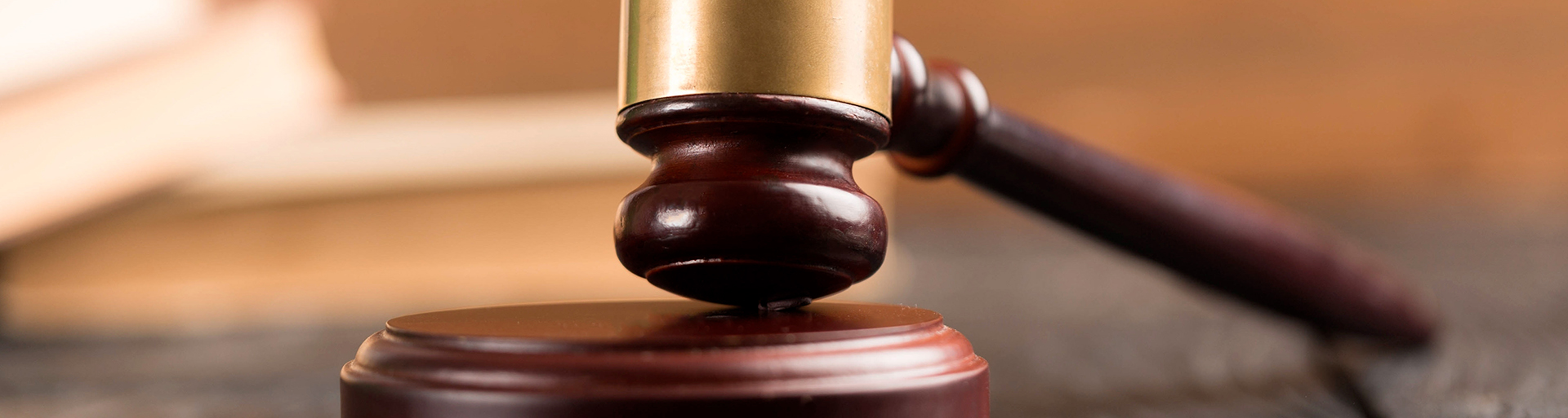 La loi R-20 protège contre les représailles