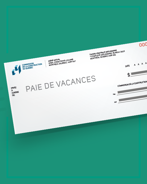 Enveloppe contenant la paie de vacances remise pour le congé annuel d’été dans l’industrie de la construction.